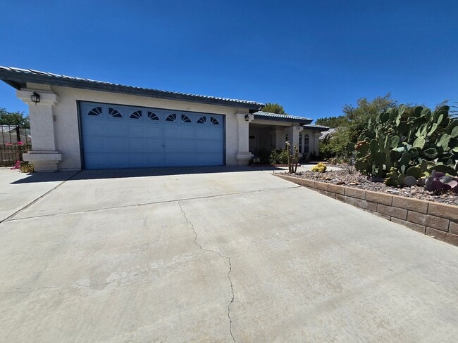 Photo - 905 Cimarron Ct