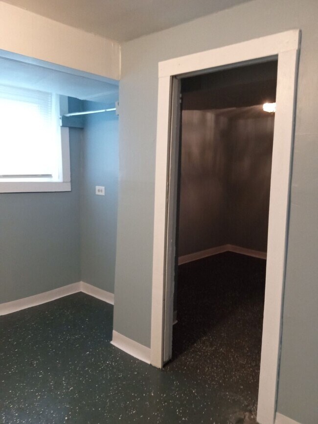 Photo - 2049 N Kilpatrick Ave Unit GDN