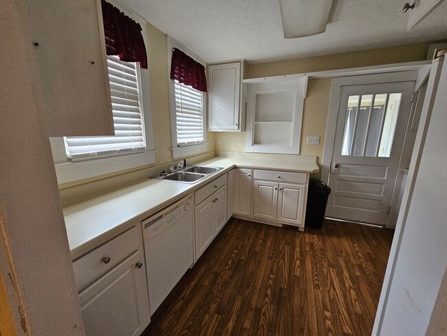 Photo - 3 BD / 2 BA Unfurnished