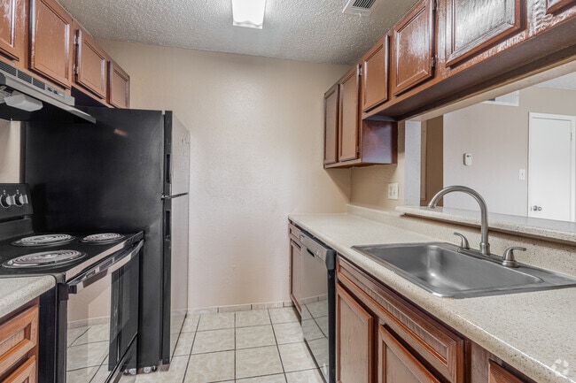 2BR, 2BA - 965SF
