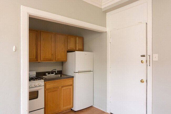 Photo - 3824 N Fremont Unit 213