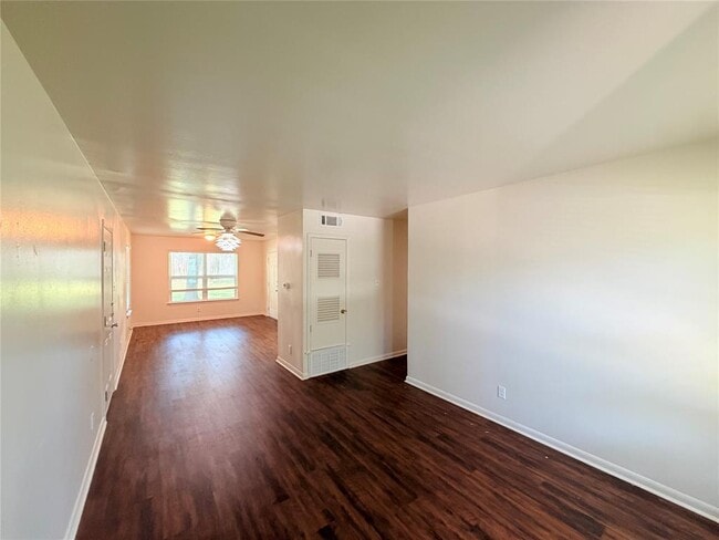 Photo - 8701 Parkfield Dr