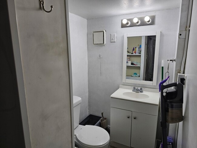 Photo - 653 S 69th St Unidad A