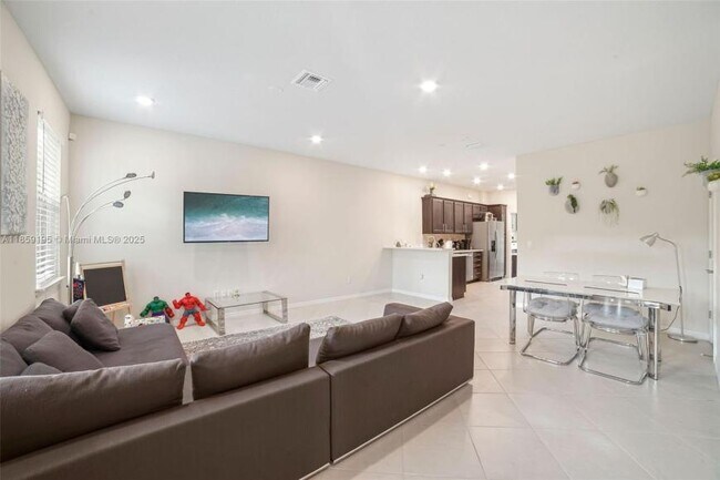 Photo - 3 bedroom in Hollywood FL 33021