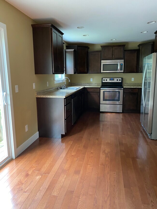399 Ellis Ave
