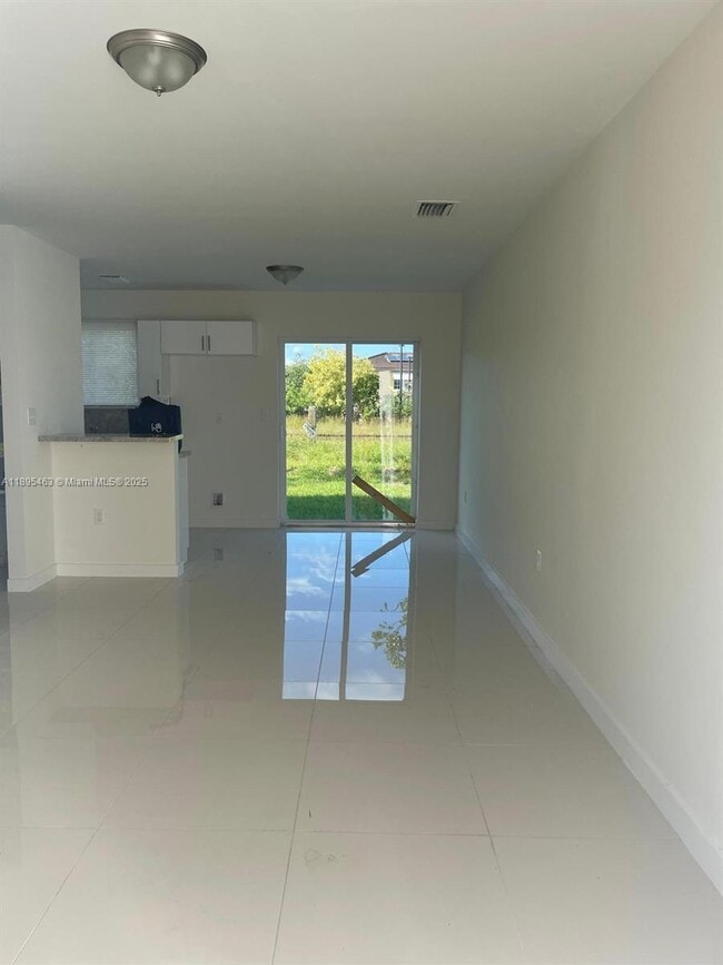 Photo - 3 bedroom in Miami FL 33147