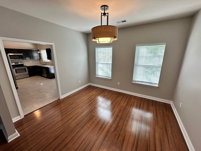 Photo - 408 Cunningham Ln