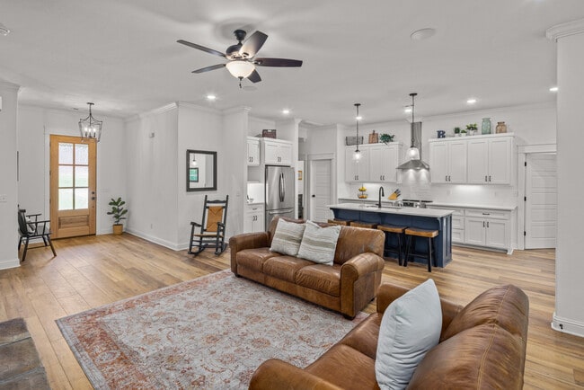 Photo - 27 Duxford Cir