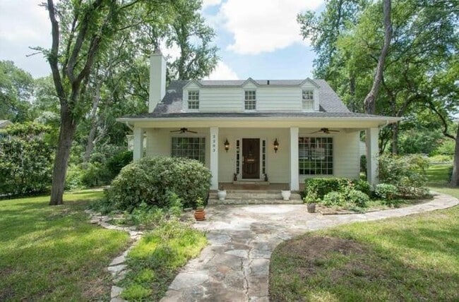 Photo - 2203 Griswold Ln