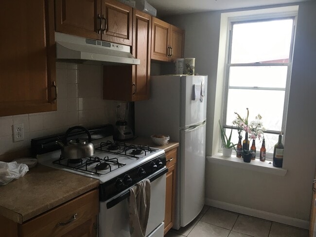Building Photo - 916 S 22nd St Unit second floor Rental