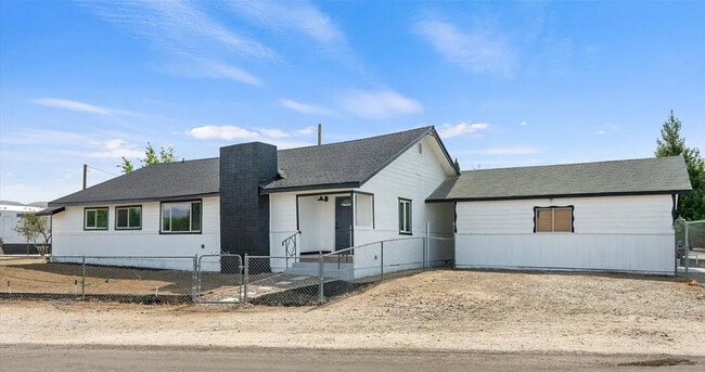 Building Photo - 901 Hazelton St Rental