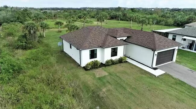 Photo - 585 41st Ave NW