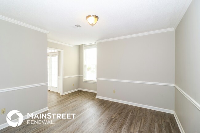 Photo - 6753 Devenshire Ln