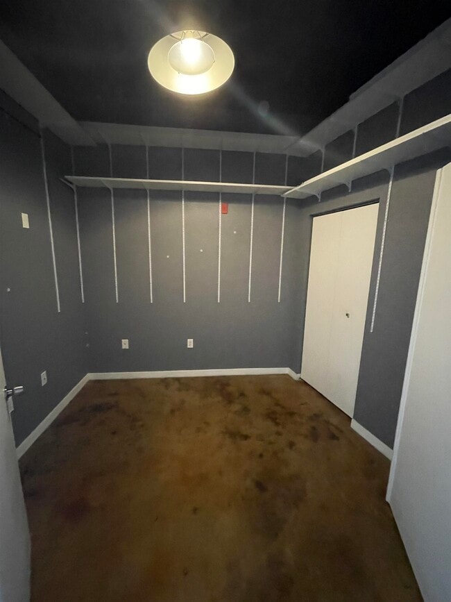 Building Photo - 420 N Adams St Unit 303