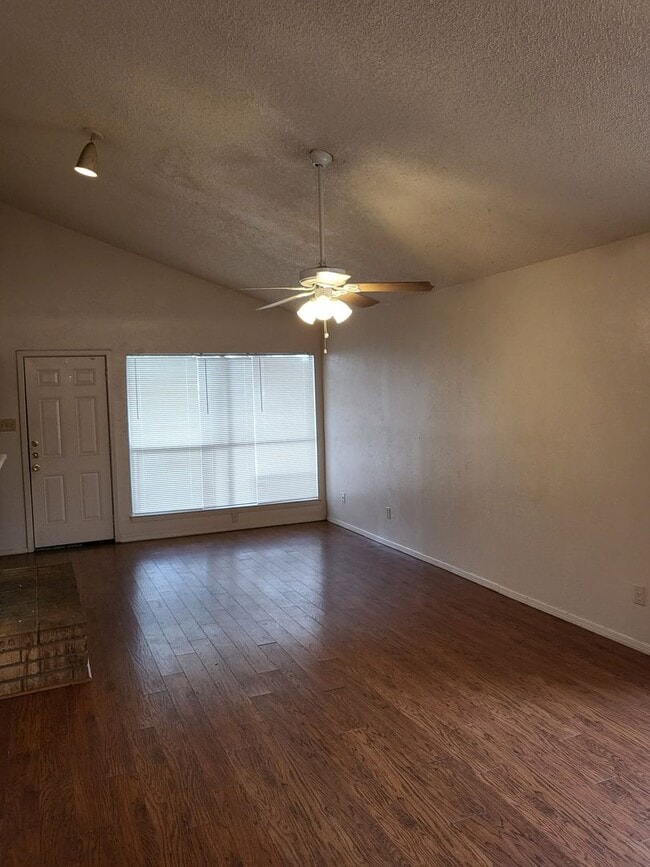 Photo - 2716 St George Pl