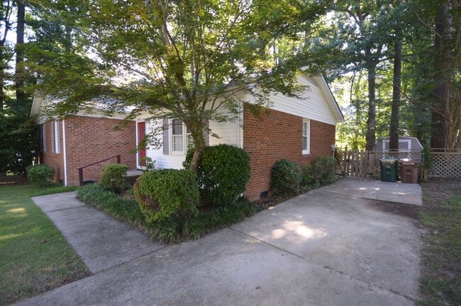 Photo - 309 Holtz Ln