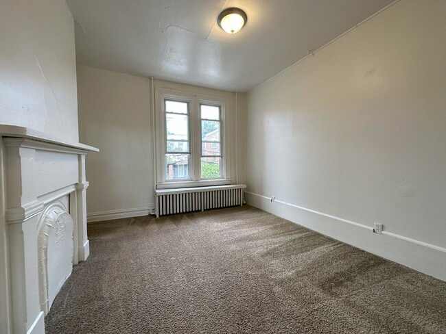 Photo - Spacious 5 Bedroom Apartment in Oakland! P... Unit 35602