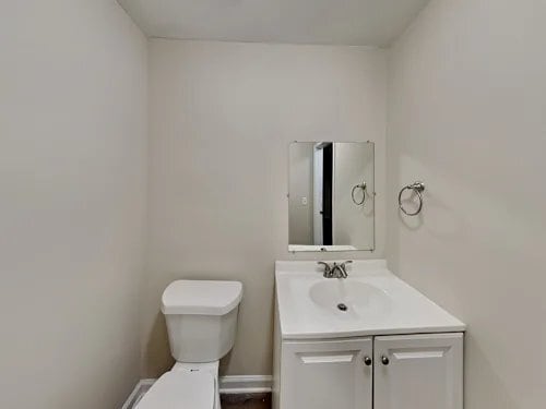 Photo - 550 Transit Cir