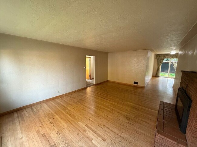 Photo - 595 18th St NE