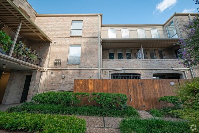 Building Photo - 4633 Wild Indigo St Unit 527 Rental
