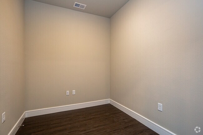 1 BR, 1 BR - 1065 SF