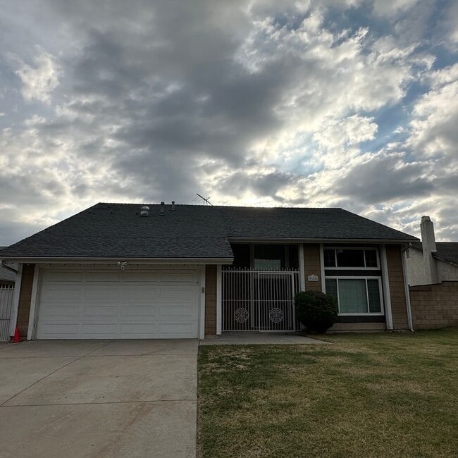 Building Photo - 9150 Malachite Ave