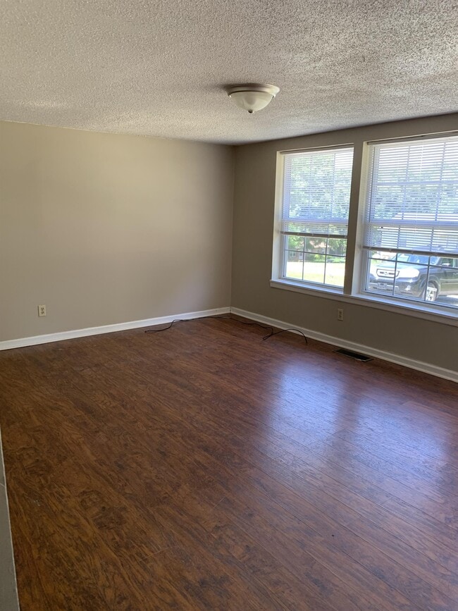 Photo - 204 Angel Ct