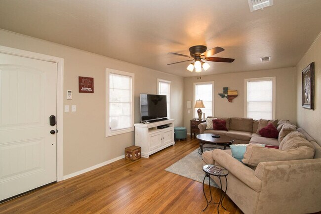 Photo - 108 Park Pl Unidad ID1328063P