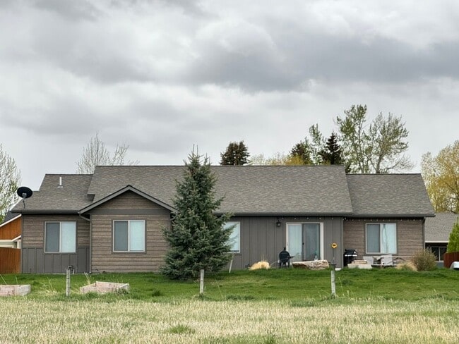 Building Photo - 219 Talon Way
