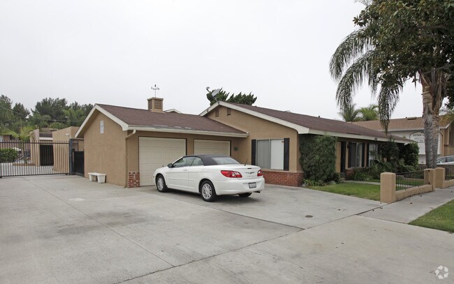 Photo - 641 S Velare St