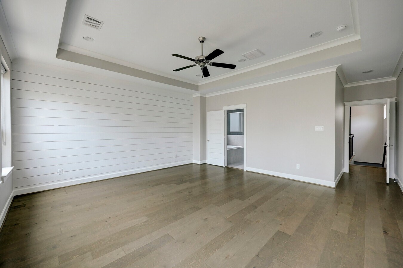 Photo - 5233 Larkin St