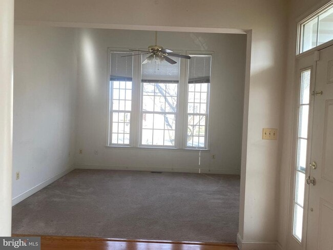 Building Photo - 1017 Llano Dr