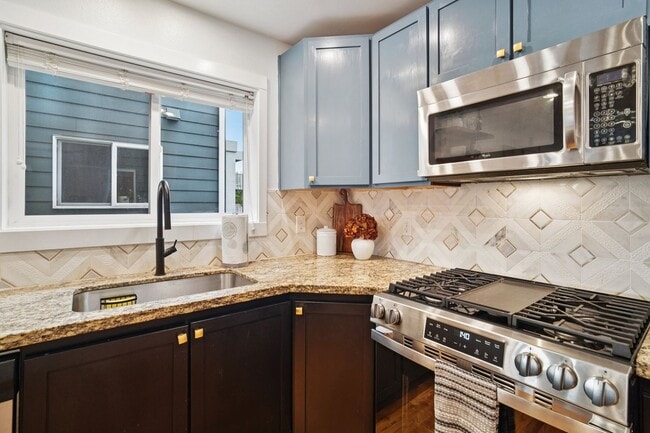Photo - 926 N 96th St