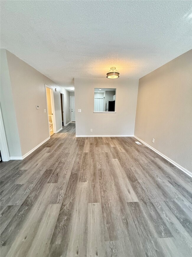 102 Hillside Ln