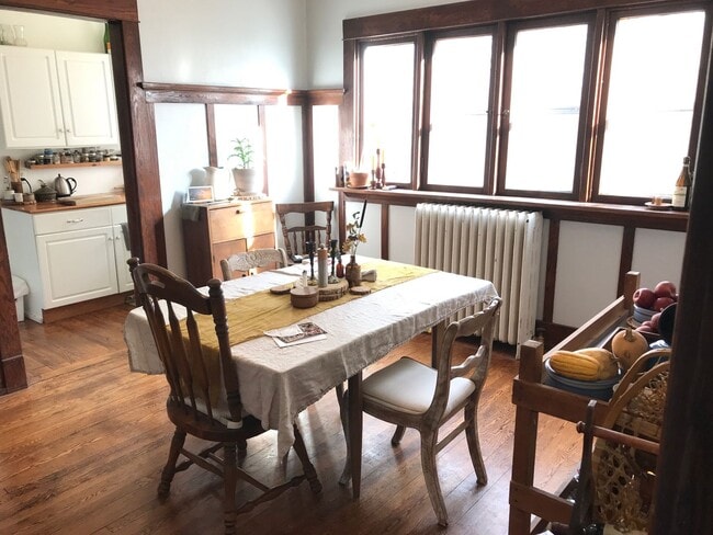 Photo - 709-711 Hawthorne NE Unidad 711 Hawthorne NE