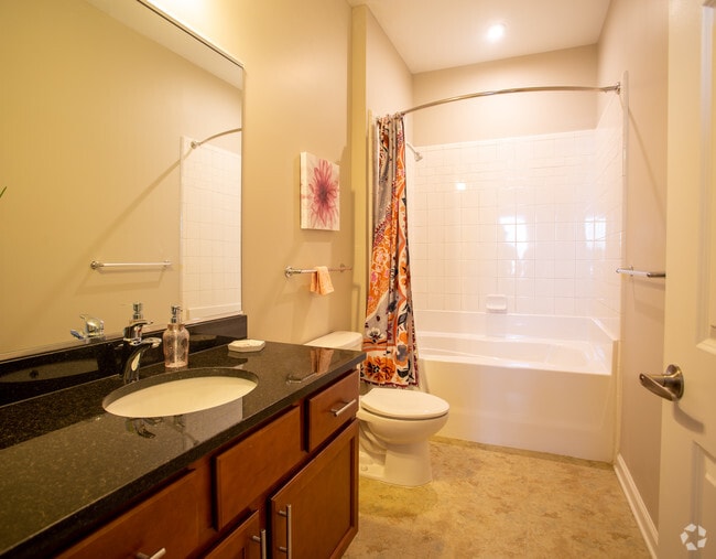 Rosslyn- 2BR, 2BA