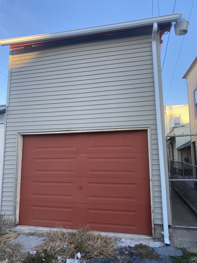 Photo - 252 W Oley St House