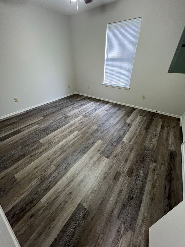 Photo - 1409 Poplar St Unit B