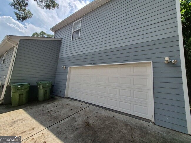 Photo - 1061 Fair St SW