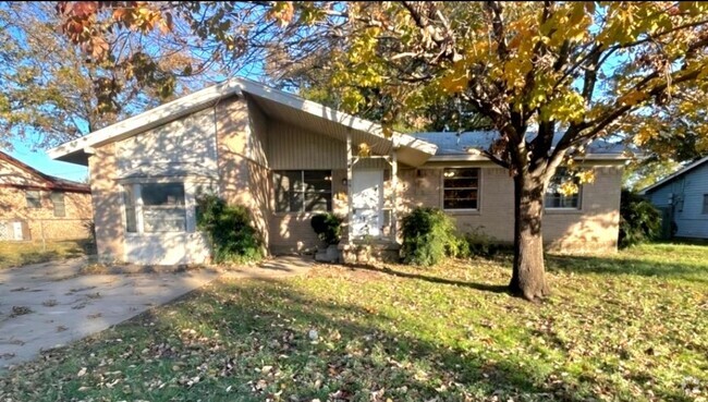 Building Photo - 1006 Forest Ridge Dr Rental