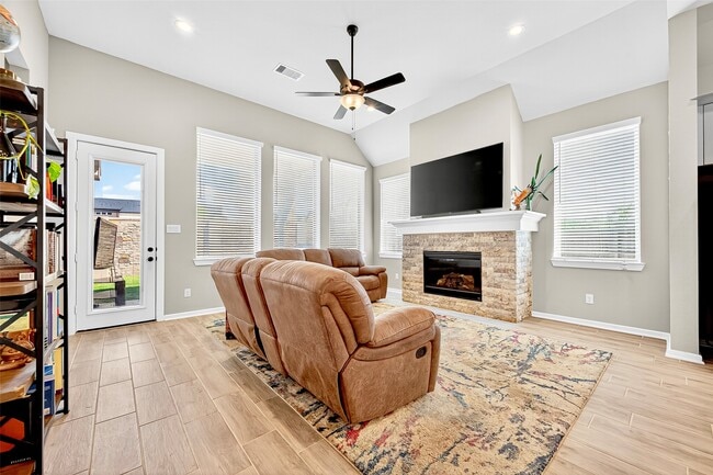 Photo - 6034 Painted Plains Ln