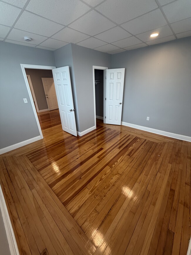 Building Photo - 2111-2113-2113 Acushnet Ave Unit 11