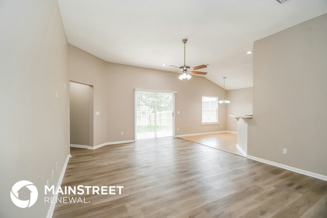 Photo - 8568 Star Leaf Rd N