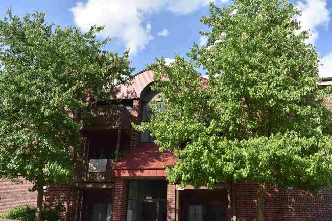Building Photo - 1350 Brook St Unit L Rental
