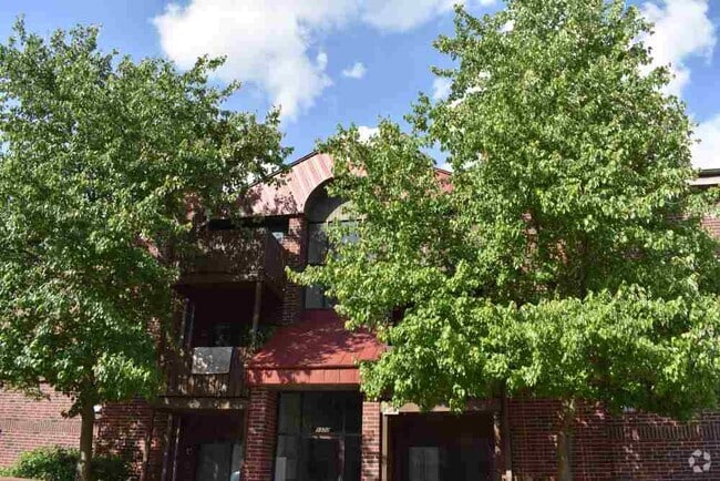 Building Photo - 1370 Brook St Unit M Rental