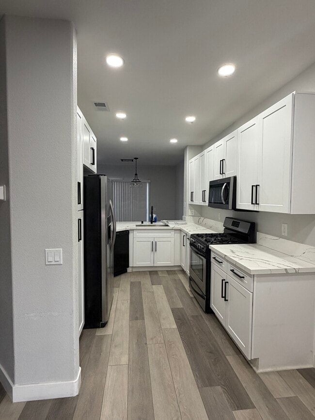 Building Photo - 7450 S Eastern Ave Unit 1065