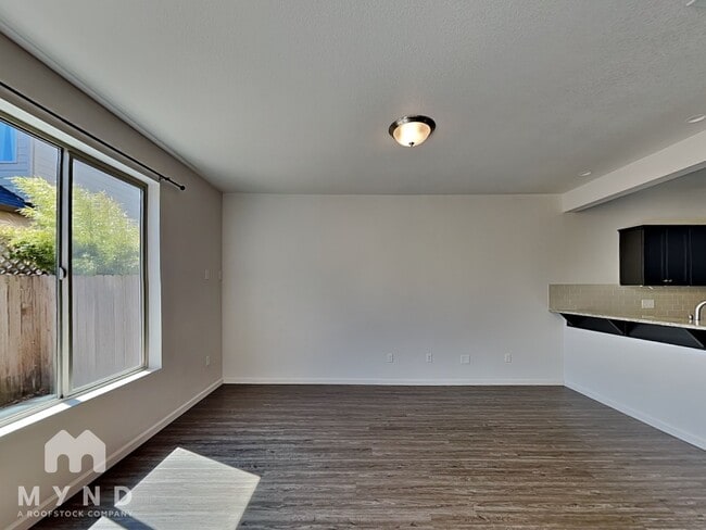 Photo - 10923 NE 44th St