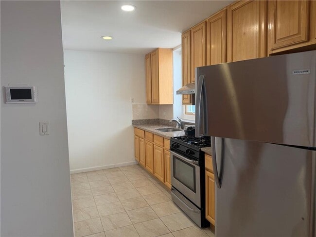 Building Photo - 2035 Bay Ridge Pkwy Unit 2R