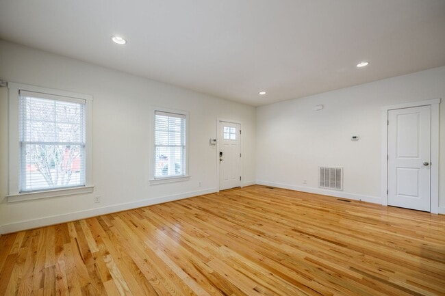 Photo - 408 N Robinson St Unidad B