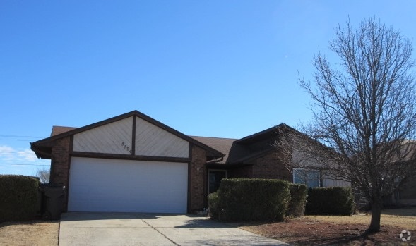 Building Photo - 5504 Cloverlawn Dr Rental